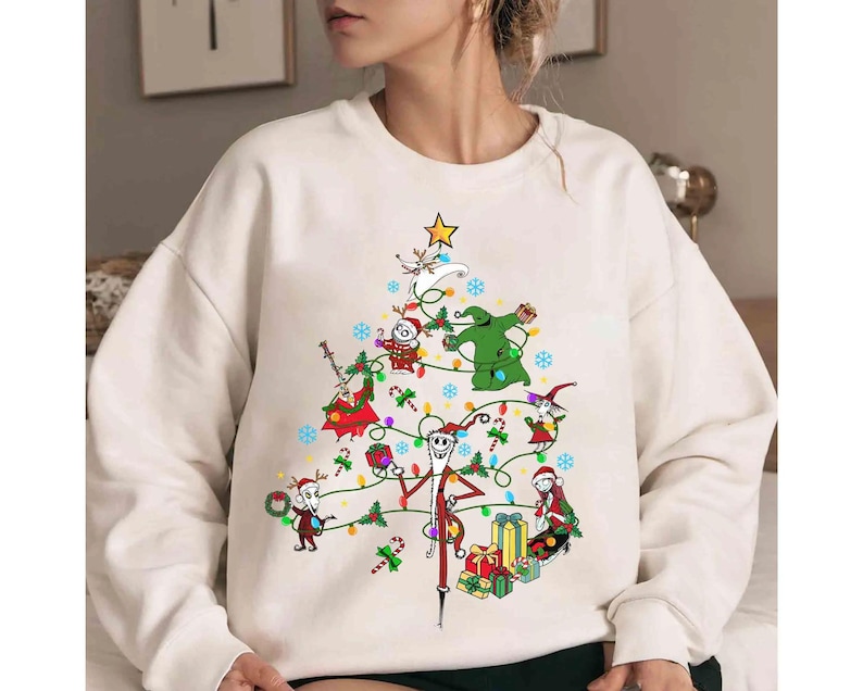 レトロなディズニー ナイトメアー・ビフォア・クリスマス クリスマスツリーライトシャツ、ミッキーのとても楽しいパーティーギフト、サンタ、ジャック、サリー、ウギー・ブギーのクリスマスTシャツ 画像 1