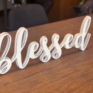 Placa de madeira abençoada Letras cortadas em CNC. Presente para casa nova. Presente para família. Presente para o Natal. Presente para irmã. Presente para irmão. Placa abençoada 3D