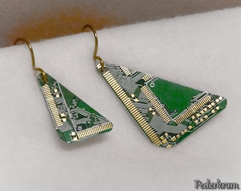 Platine Ohrringe Dreieck Grün Gold dotiert handgemacht
