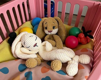 Patrón de ganchillo para muñeco amigurumi de pareja de conejitos abrazados, adorable muñeco de conejito abrazado, PDF de muñeco de conejito abrazado, juguete de ganchillo hecho a mano, regalo para niños