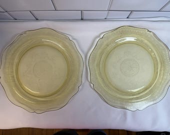 Pair Of Pale Yellow Vintage Federal Glass Patrician Spoke Dinner Plates 1930s