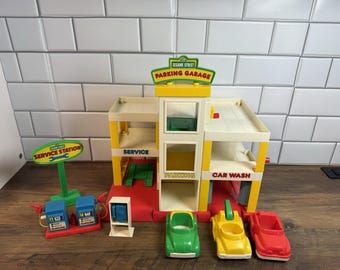 RARE VTG Sesame Street Parking Garage Service Station by Illco w/Accessories
