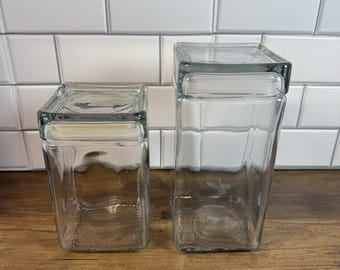 Juego de 2 botes de vidrio cuadrados apilables de estilo vintage de Anchor Hocking.