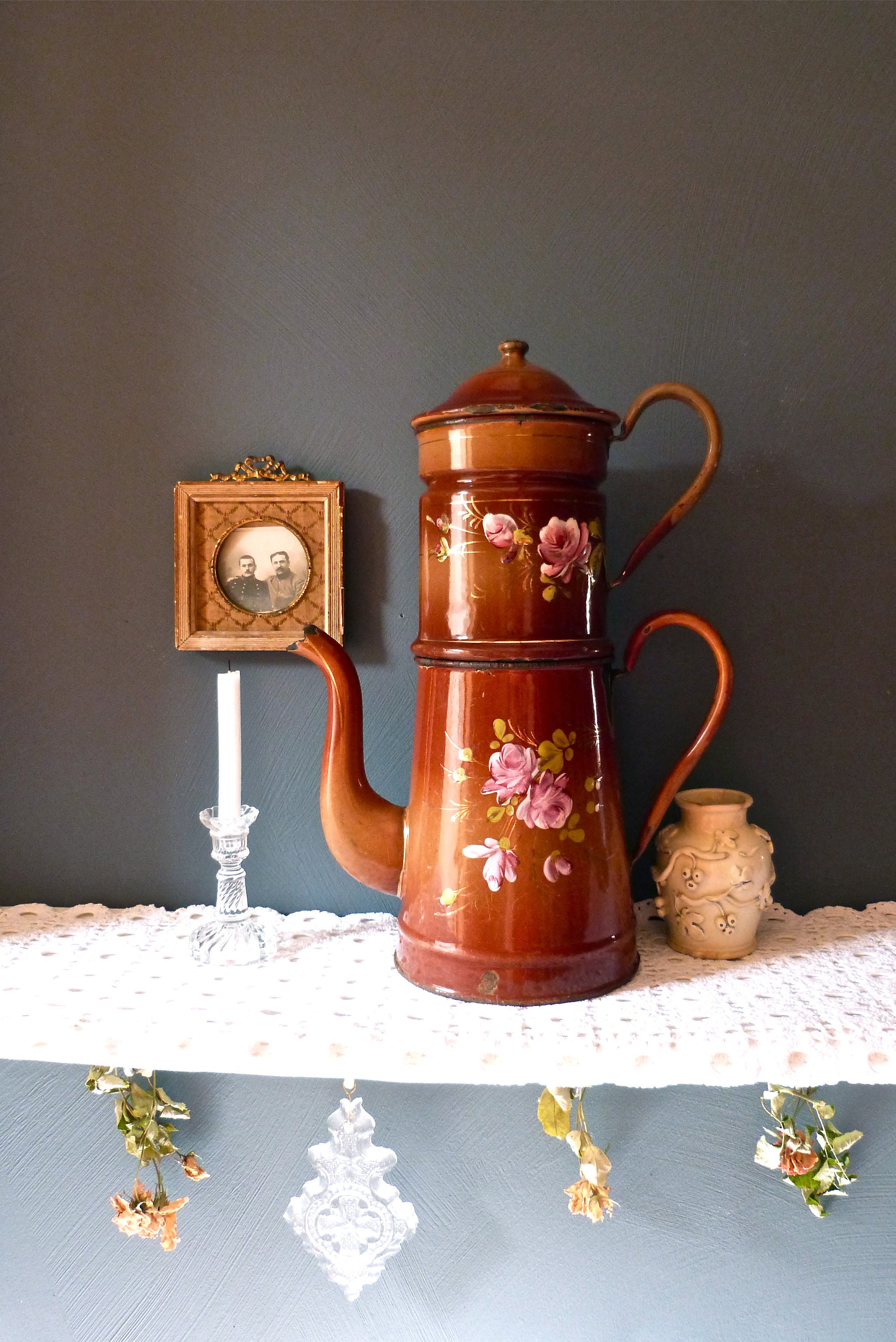 19Ème, Français Antique Émail Chocolat Marron avec Rose Cafetière - Belle Cafetière en Émail