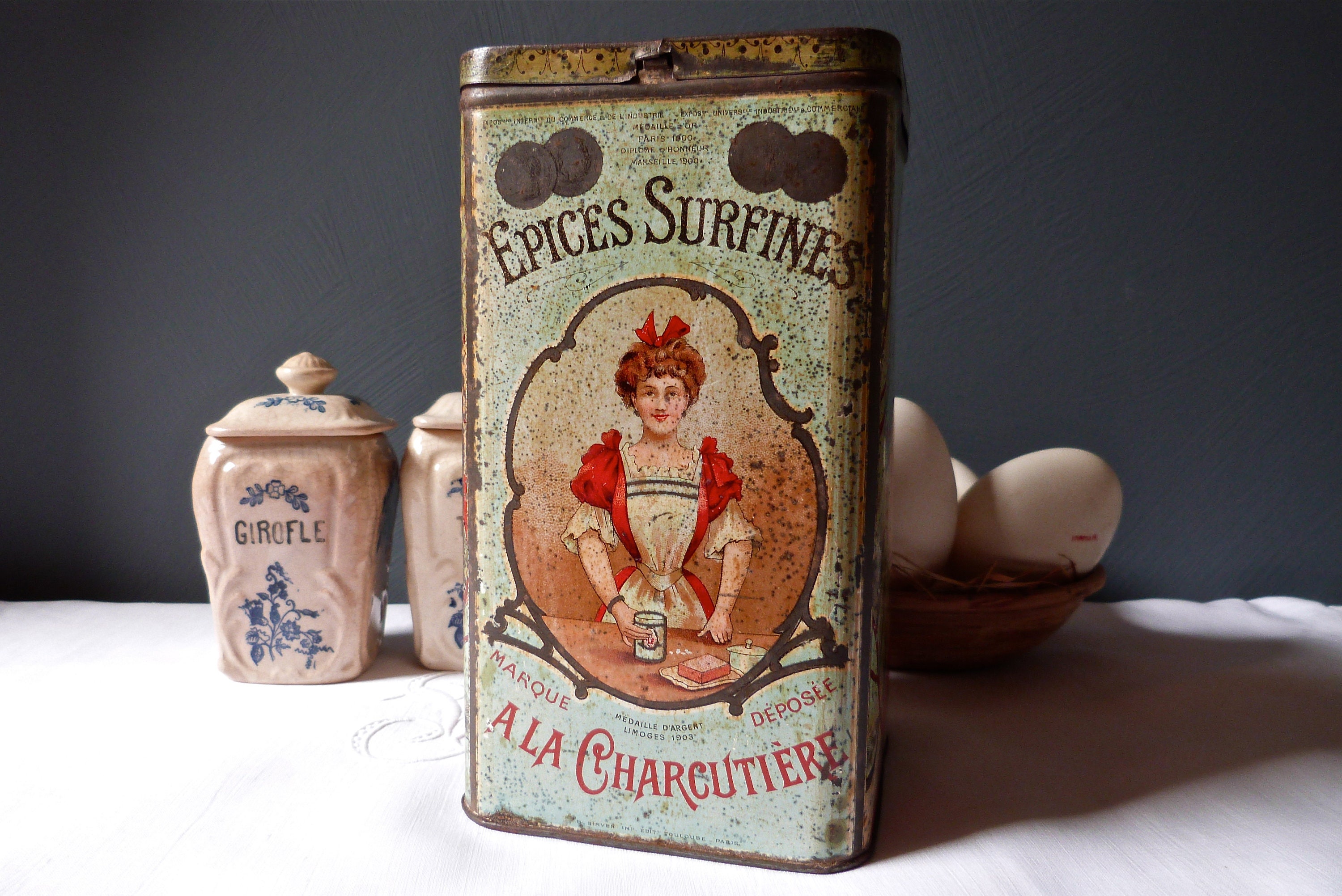 1905 Français Tin Box - Lovely Shabby Chic Antique Cuisine Chic Minable Charcuterie Traiteur -