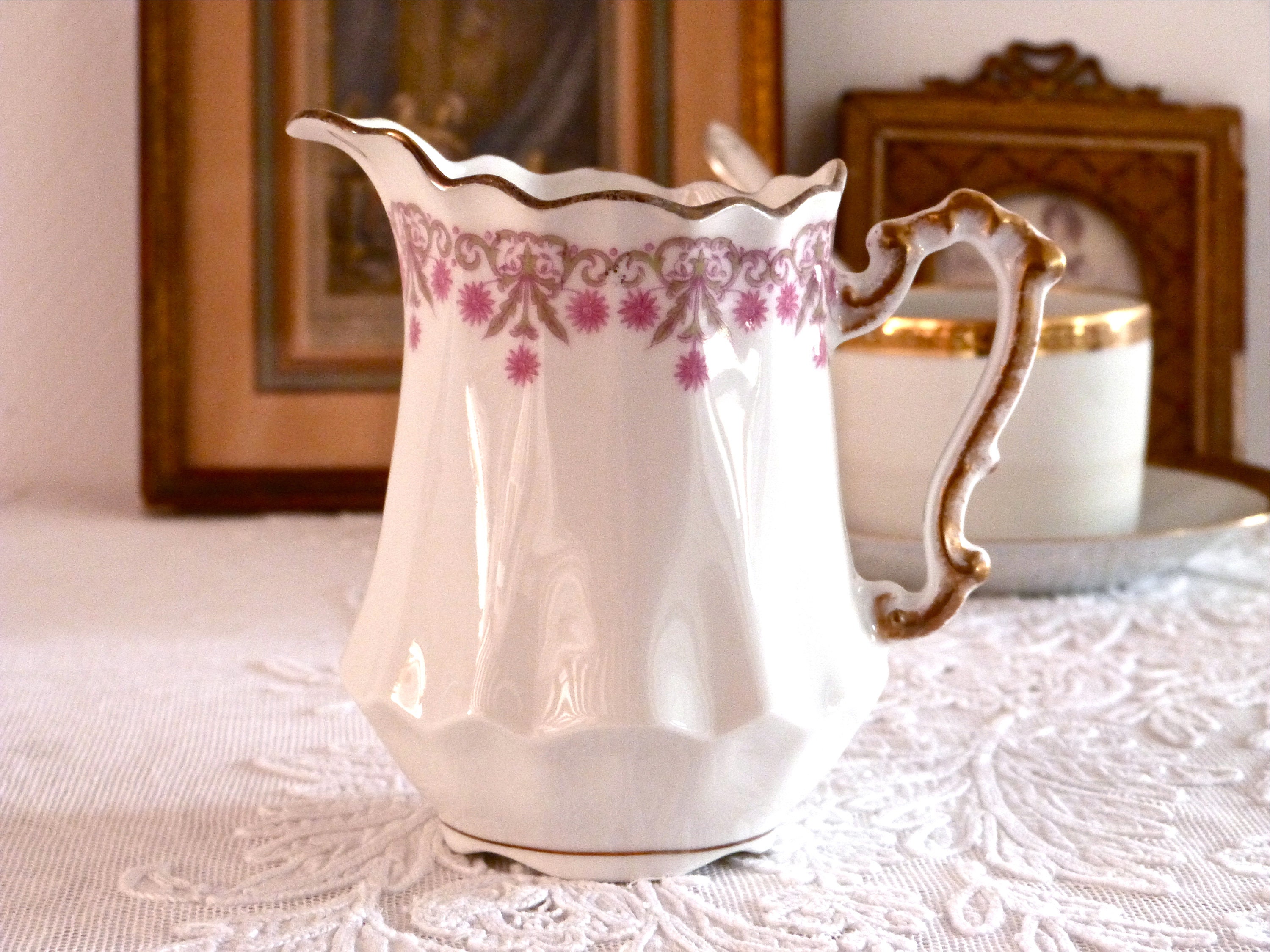 Français 19Th Creamer - Crémeuse Antique Romantique avec Des Fleurs Pot à Lait en Porcelaine Françai