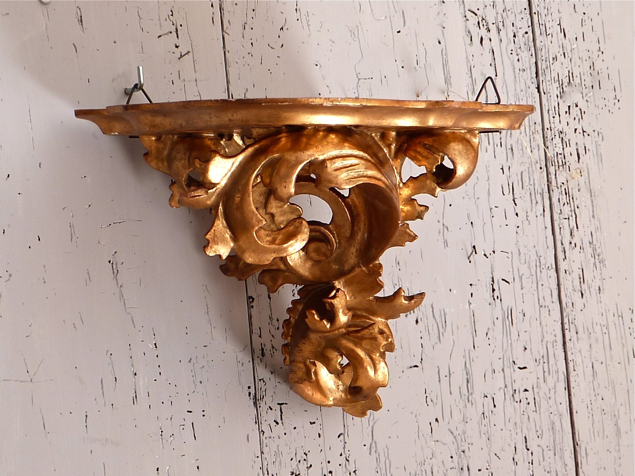 étagères d'angle en bois sculpté et doré, xixe - étagère bois, décoration française religieuse -