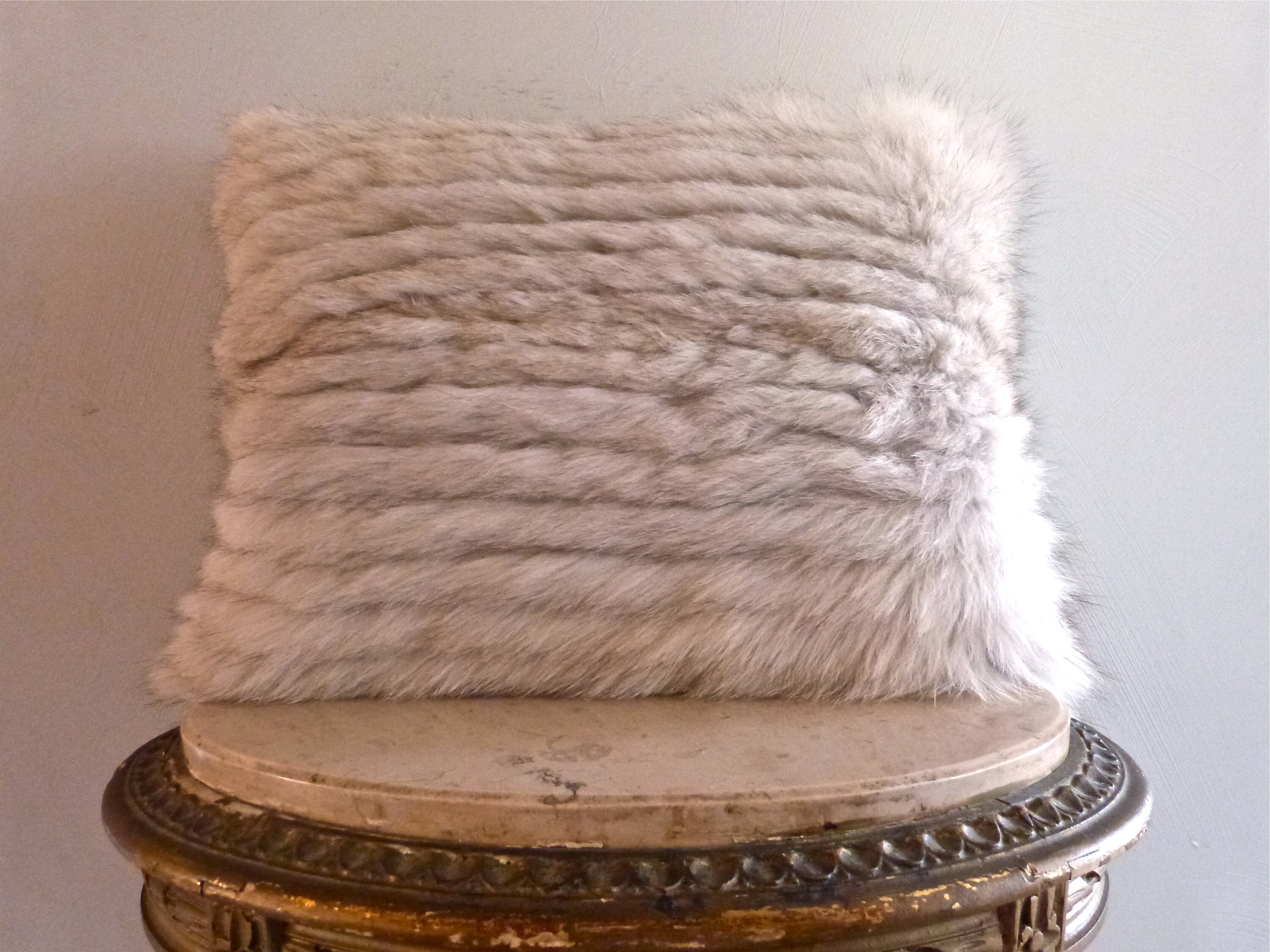 Sublime Coussin de Renard Blanc - Recyclé Français Fourrure Latérale Simple Fait Main en Moelleux Fr