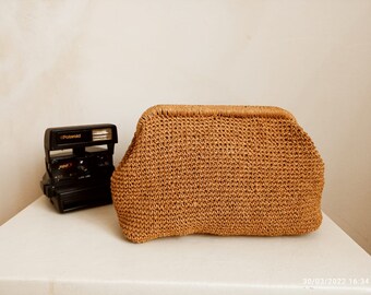 Sac à main au crochet avec cadre secret Clutch Cloud Raffia Luxury Tan Color Hidden Handle Bag, Tricot Dumpling paille Cadeau de fête des mères pour les femmes