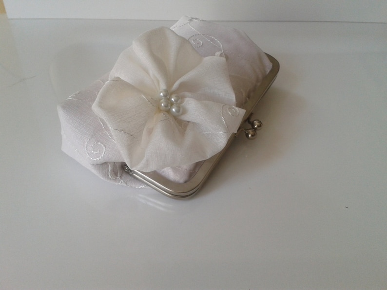 Braut Hochzeit Kupplung weiß Handtasche Braut-Accessoires, Brautjungfern Blumen Kupplungen, Blume Braut Satin Clutch, Brautjungfer Hochzeitsgeschenk Bild 5