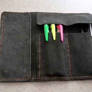 Boîte à outils, étui à crayons en cuir cousu main, étui à crayons d'artiste, étui à pinceau en suede, étui à stylo rustique fait à la main, cadeau pour peintre image 5