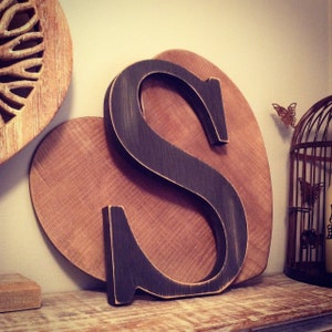 Letras de madera pintadas 'S' - 30cm x 18mm - Fuente georgiana - varios acabados, de pie, Letras decorativas