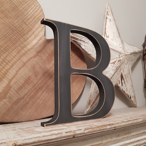 Letra de madeira B – Letra com nome personalizado – Idéias para decoração de berçário – Decoração rústica de quarto – Estilo georgiano B – Placa decorativa de madeira
