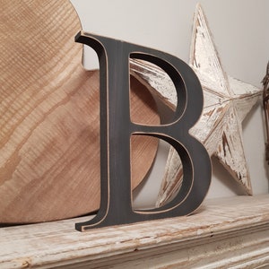 Letra de madera B – Letra de nombre personalizada – Ideas de decoración de guardería – Decoración de habitación rústica – Estilo georgiano B – Letrero decorativo de madera