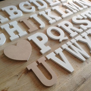 Alfabeto completo de madeira - EU TE AMO - Conjunto de letras de madeira pintadas à mão - 26 letras - 12 cm de altura - Fonte Rockwell S