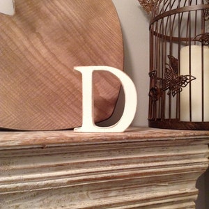 Letras de madera pintadas 'D' - 30cm x 18mm - Fuente georgiana - varios acabados, de pie, Letras decorativas