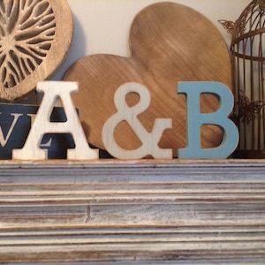 Letras de madera, Juego de 3, Pintadas a mano, Accesorios para fotografías - 15 cm, independientes, decoración de bodas, Letras pintadas