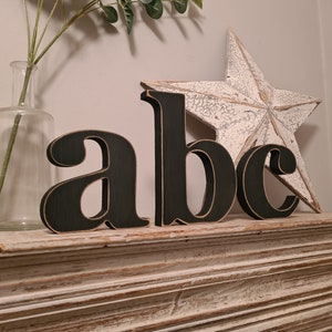 Letras minúsculas de madera - Georgia Bold - varios acabados, de pie - precio por letra
