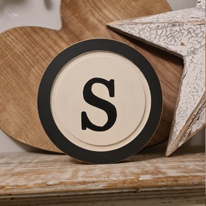 Signo de letra redonda S de 15 cm, monograma, inicial, arte de pared, decoración del hogar, letras rústicas, todas las letras disponibles, ligera angustia, estilo de máquina de escribir