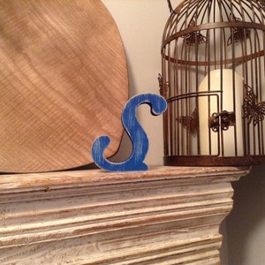 Letra S de madera pintada, fuente Machiarge, 15 cm de alto, 18 mm de grosor