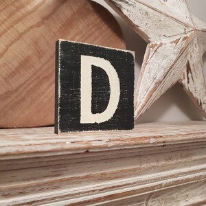 letrero de madera, estilo vintage, bloques de letras personalizados, iniciales, letras de madera, monogramas, letra D, 10cm cuadrados, pintado a mano