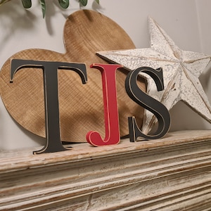 Juego de 8 - Letras de madera pintadas - Times Font - varios acabados, de pie - Juego de 8 - 10cm