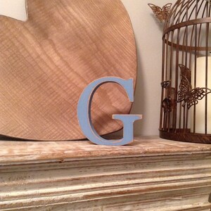Letra de madera G – Letra de nombre personalizada – Ideas de decoración para guardería – Decoración de habitación rústica – Estilo georgiano – Decorativa - 20 cm
