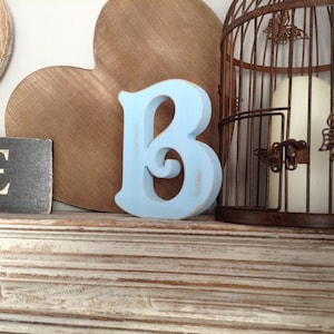 Letra de madeira B – Letra com nome personalizado – Idéias para decoração de berçário – Decoração rústica de quarto – Estilo vitoriano B – Placa decorativa de madeira