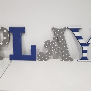 Letras de madeira PLAY, decoração de sala de jogos, quarto de criança, berçário - letras de parede - várias cores e acabamentos, 30 cm de altura