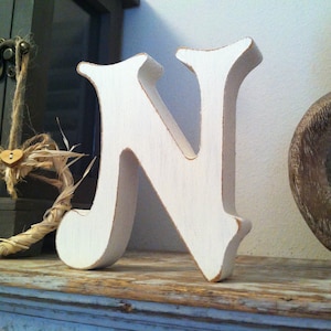 Letra de madera pintada - N - Fuente victoriana - Varios acabados y colores, de pie, 10cm - 30cm