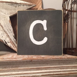bloco de letras personalizado, inicial, letras de madeira, monogramas, quadrado de 15 cm, pintado à mão, letra C, estilo quadro-negro