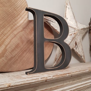 Letra de madera B – Letra de nombre personalizada – Ideas de decoración para guardería – Decoración de habitación rústica – Estilo georgiano B – Letrero decorativo de madera, 20 cm