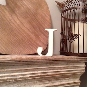 Letra de madera J – Letra de nombre personalizada – Ideas de decoración de guardería – Decoración de habitación rústica – Estilo georgiano J – Letrero decorativo de madera