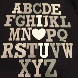 Alfabeto de madera completo - TE AMO - Juego de letras de madera pintadas a mano - 26 letras - 10 cm de alto - Fuente Rockwell S