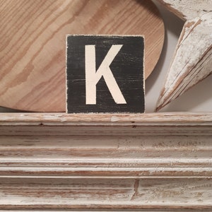 placa de madeira, estilo vintage, blocos de letras personalizados, iniciais, letras de madeira, monogramas, letra K, quadrado de 10 cm, pintado à mão