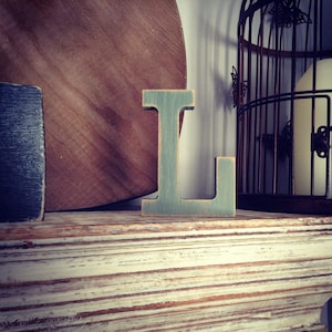 Letra de madera L – Letra de nombre personalizada – Ideas de decoración de guardería – Decoración de habitación rústica – Estilo Rockwell L – Letrero decorativo de madera