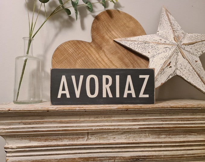 Personalized Sign, Avoriaz, Ski Resort Name Gift, Traveller Wooden Sign Boards for Home Decor, Housewarming and Wedding Present Idea, 28cm
