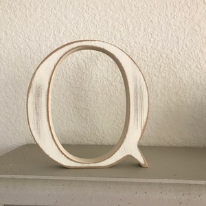 Letra de madera pintada - Q - Fuente georgiana - Varios acabados y colores, de pie, 10cm - 30cm