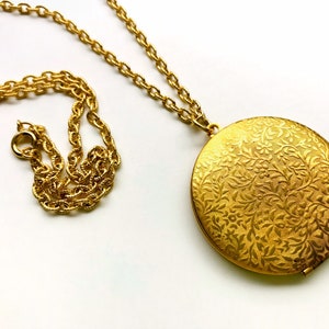 Large Vintage Gold LOCKET Necklace Filigree Pendant Compact