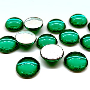 20pcs 11mm Vintage Round Emerald Green Cabochons Flat Back Smooth top Acrylic Jewels Rhinestones Gems