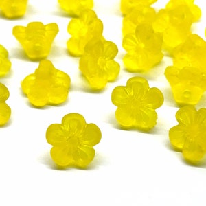 30pc Small Bright Yellow Vintage Flower Beads Daisy Buttercup