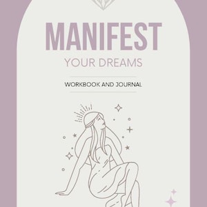 Może przedstawiać: Lawendowa okładka zeszytu i dziennika z napisem "MANIFEST YOUR DREAMS" dużymi, fioletowymi literami. Poniżej tekstu znajduje się rysunek kobiety patrzącej w górę, a także diament i gwiazdy.
