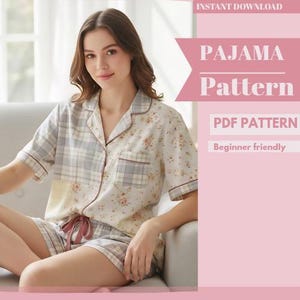 Puede incluir: Un patrón de pijama con un diseño floral y a cuadros. El conjunto de top y pantalones cortos de manga corta presenta una parte delantera abotonada y una cintura con cordón. La imagen incluye el texto "PAJAMA Pattern" y "PDF PATTERN".