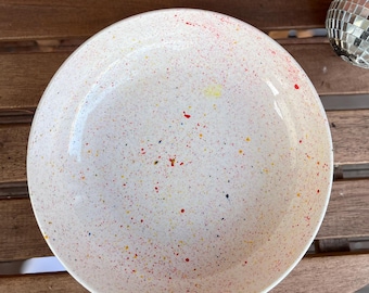 Handbemalter Porzellanteller mit Punkten: cremeweiß, Unikat, liebevoll von Hand gestaltet, Pastateller, hoher Rand, spülmaschinenfest