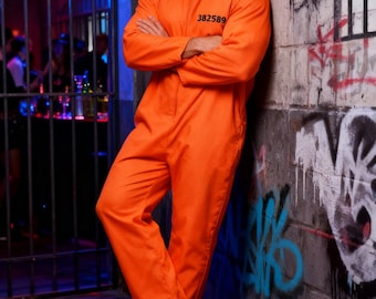 Unisex oranje gevangenisjumpsuit voor volwassenen, gevangenispak met elastische taille met nummer, uniseks gevangenispak met knopen, leuk gevangenisfeestkostuum