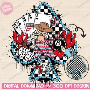 Op de afbeelding: Een digitaal ontwerp in de vorm van een schoppen, met een cowgirl, speelkaarten, dobbelstenen en kersen. Het ontwerp bevat de nummers 77, een 8-ball en een dambordpatroon. De tekst "DIGITAL DOWNLOAD" staat onderaan.