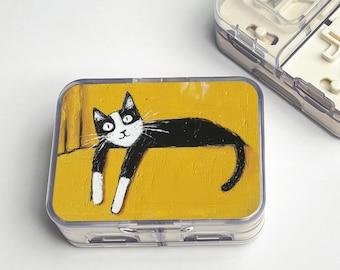 Lazy Black White Cat Portable Pill Box With Pill Cutter - Storing And Cutting Pills