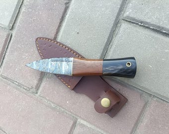 Cuchillo escocés decorativo hecho a mano, con mango celta y hoja de acero de Damasco. Pieza de exhibición.