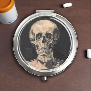 Silver Pill Box: Patricq Kroon "Dood als vredesstichter" Design