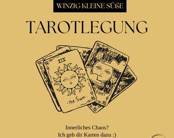 Könnte beinhalten: Goldfarbenes Bild mit drei Tarotkarten mit schwarzen Strichzeichnungen. Die Karten zeigen Sonne und Mond, mit Text "TAROTLEGUNG" und "the Sun." Zusätzlicher Text lautet "Innerliches Chaos? Ich geb dir Karten dazu :)"